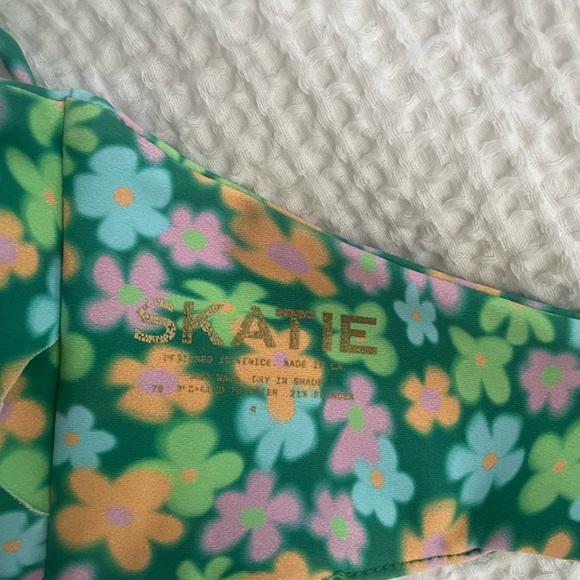 Skatie Napali Bikini Set Top size Small Bottoms size Large - Picture 4 of 9